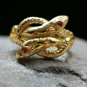 Price is Firm 18k Gold Art Decor Snake Ring